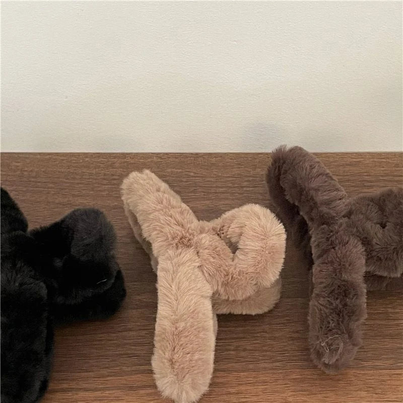 Cartoon Bear Plush Hair Claw Faux Fur Large Shark Clip Korean Autumn And Winter Claw Clip Fashion INS Crab Clip New Barrettes ''hayoutopy''